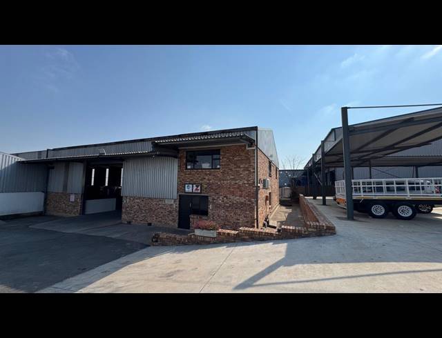 900M² WAREHOUSE TO LET IN LINBRO PARK